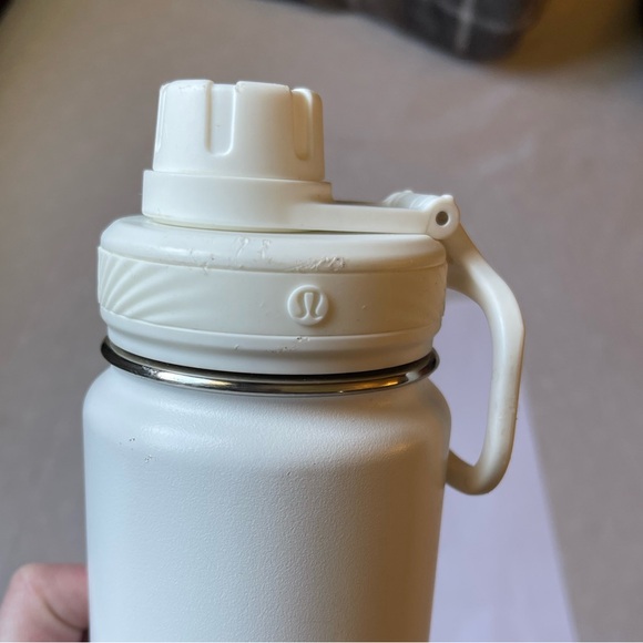 Lululemon Back To Life sport bottle white 24oz - Picture 4 of 5